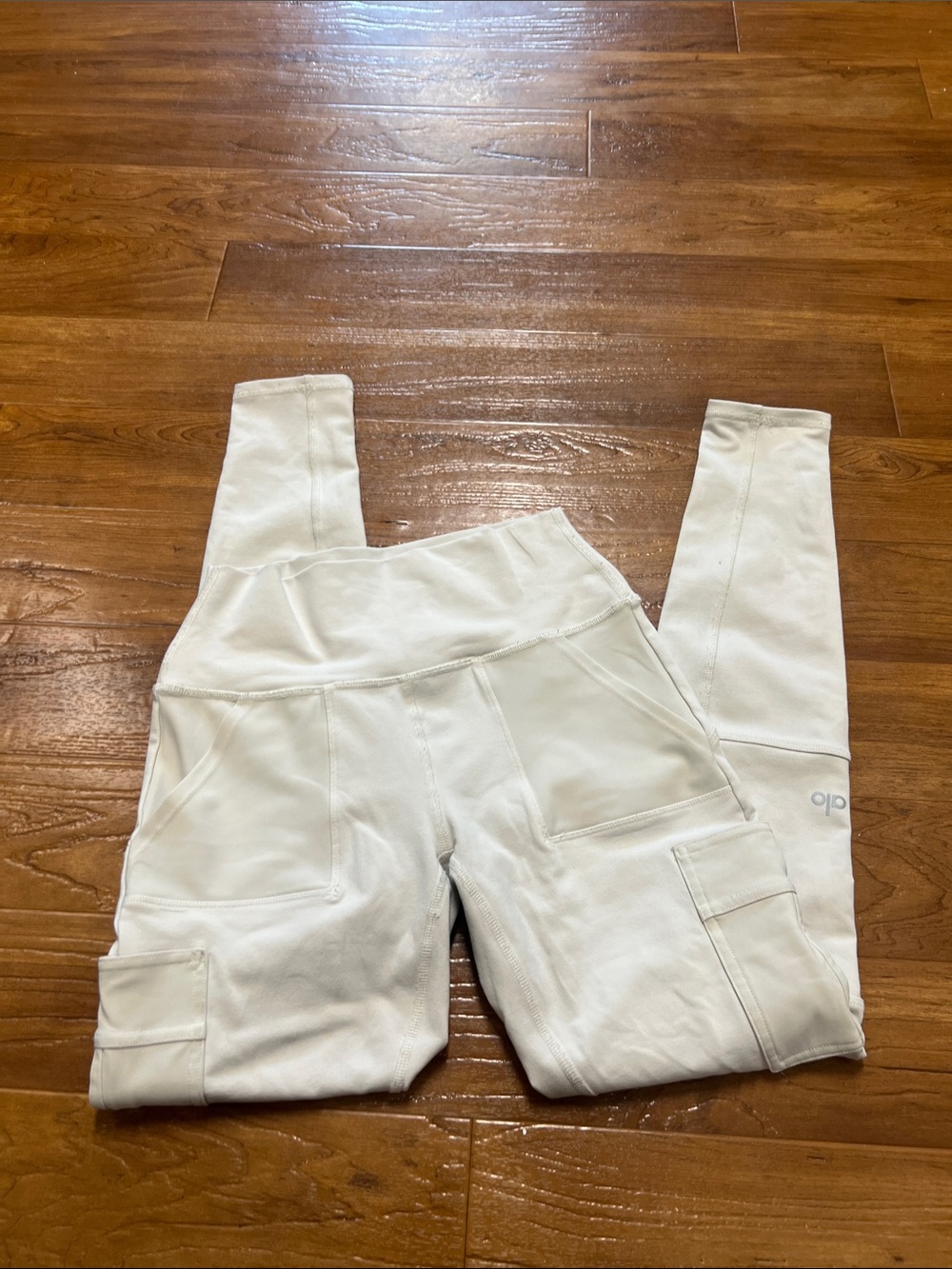 Alo yoga cargo leggings